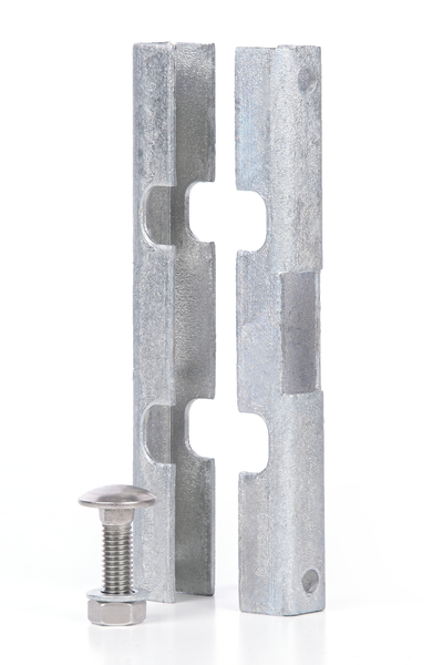Panel connector for double bar grating panels, Material: raw steel, Surface: hot-dip galvanised, Item description: –, Type: two parts, Length: 140 mm, Width: 18 mm, Height: 15.5 mm, For posts-Ø: 48 mm, Screw: M8, Screw length: 80 mm, 15-year warranty against rusting through